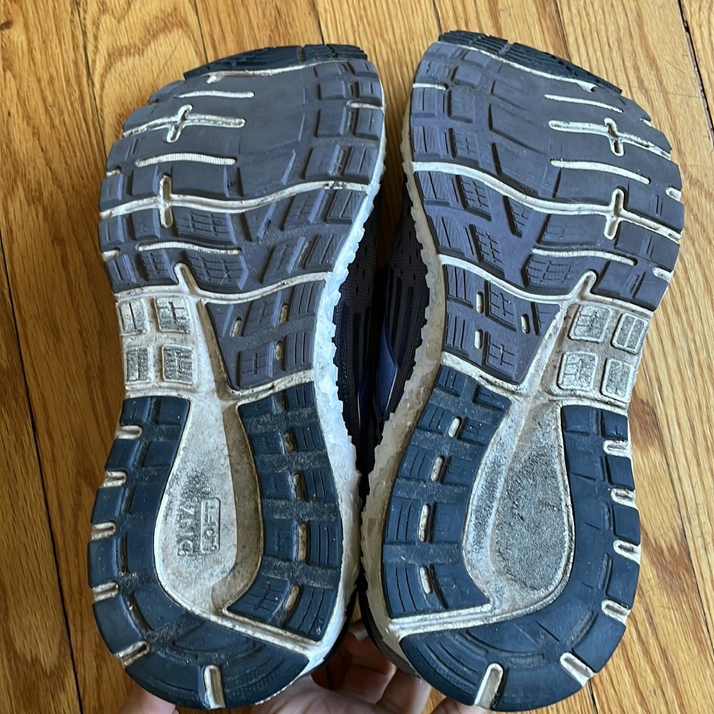Brooks Women’s GuideRails - Size 10M - Picture 4 of 8